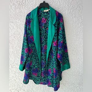Vintage Victoria's Green Floral kimono / robe
Satin Sleep Shirt size Medium